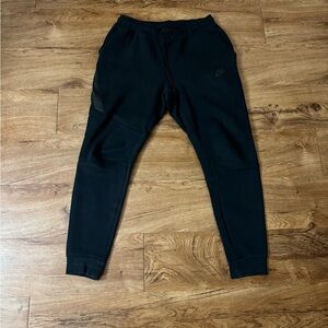 Nike tech joggers